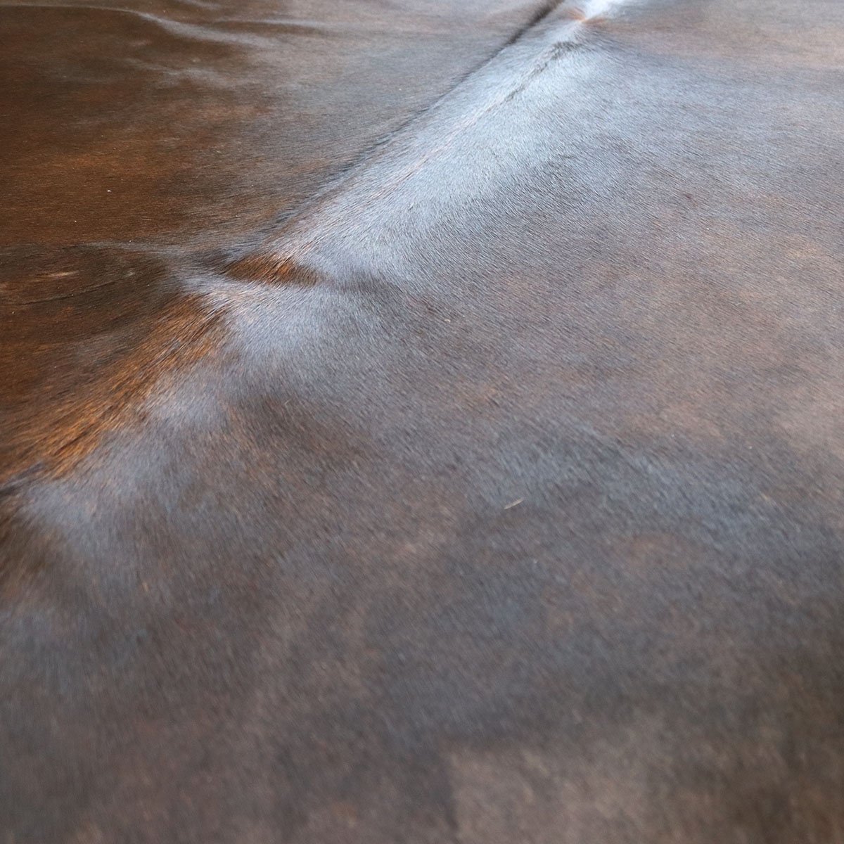 Marhabőr szőnyeg – sötét 230 × 200 cm – termékfotó 2