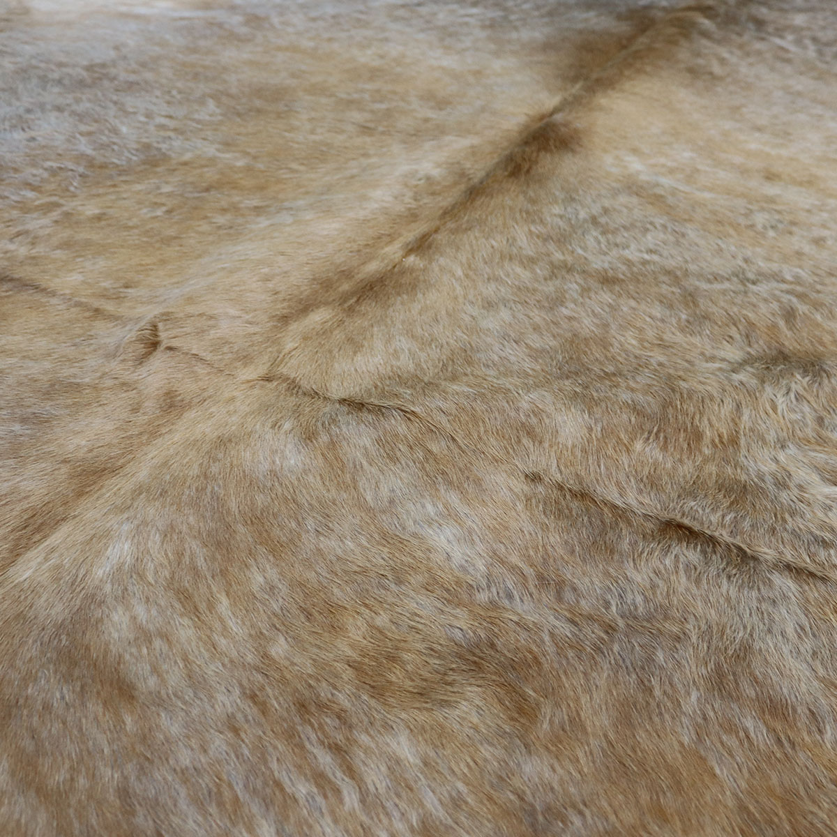 Marhabőr szőnyeg – bézs 215 × 200 cm – termékfotó 2